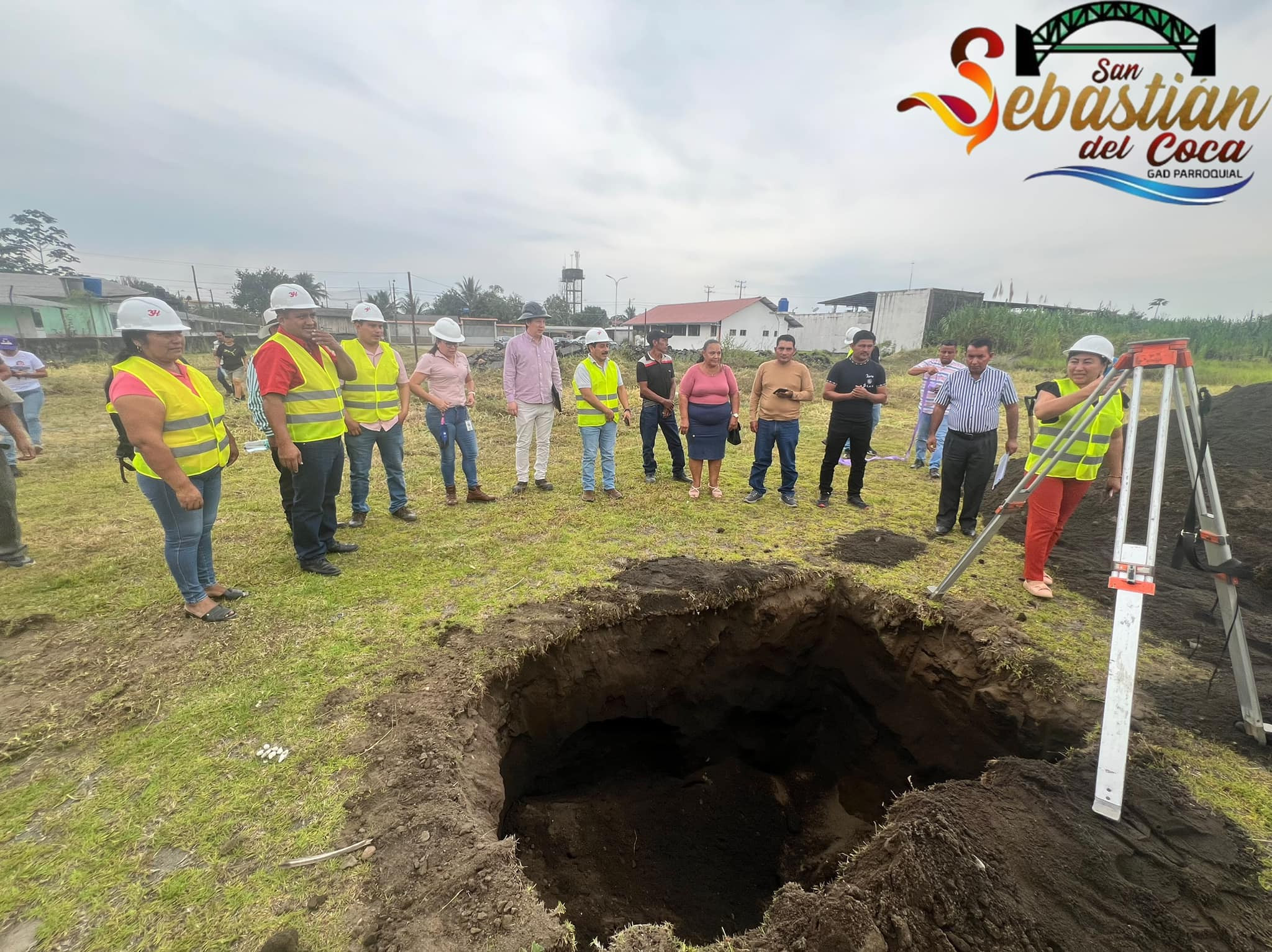 Colocación de la Primera Piedra Proyecto denominado: CONSTRUCCIÓN Y EQUIPAMIENTO DE UN CENTRO COMPLEJO DEPORTIVO EN LA PARROQUIA SAN SEBASTIÁN DEL COCA, CANTÓN LA JOYA DE LOS SACHAS, PROVINCIA DE ORELLANA.