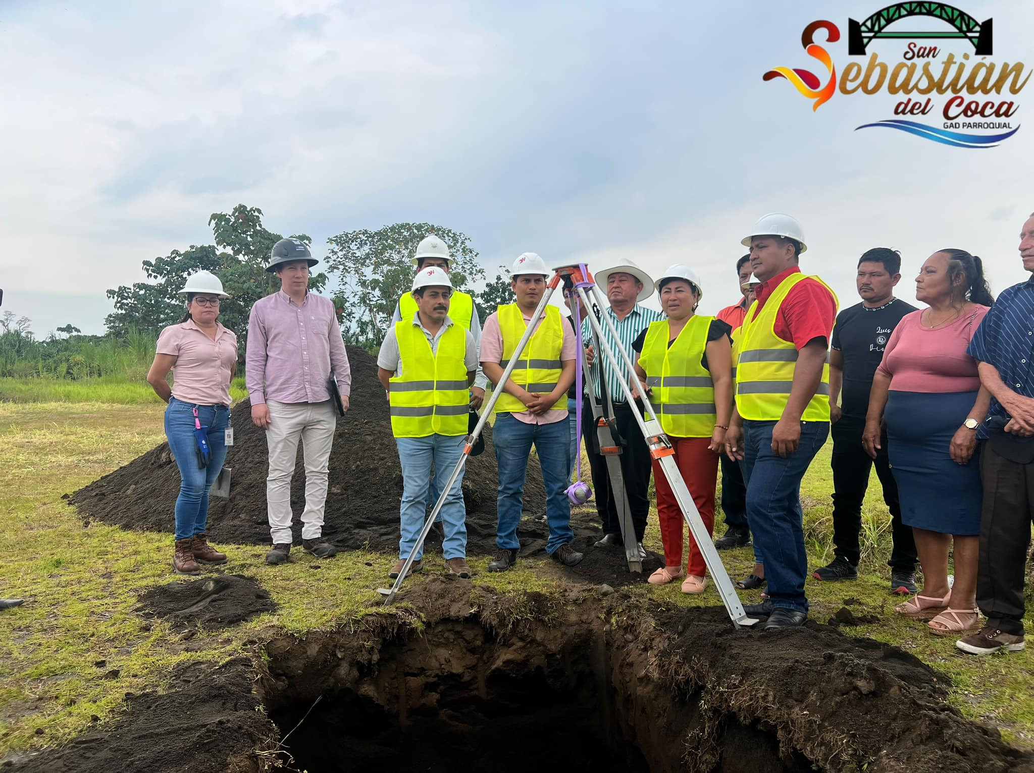 Colocación de la Primera Piedra Proyecto denominado: CONSTRUCCIÓN Y EQUIPAMIENTO DE UN CENTRO COMPLEJO DEPORTIVO EN LA PARROQUIA SAN SEBASTIÁN DEL COCA, CANTÓN LA JOYA DE LOS SACHAS, PROVINCIA DE ORELLANA.